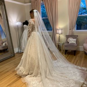 Cathedral veil and lace wedding dress new with tags Maggie $2200